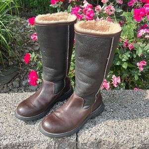 Ugg size 8 leather black and brown riding boots